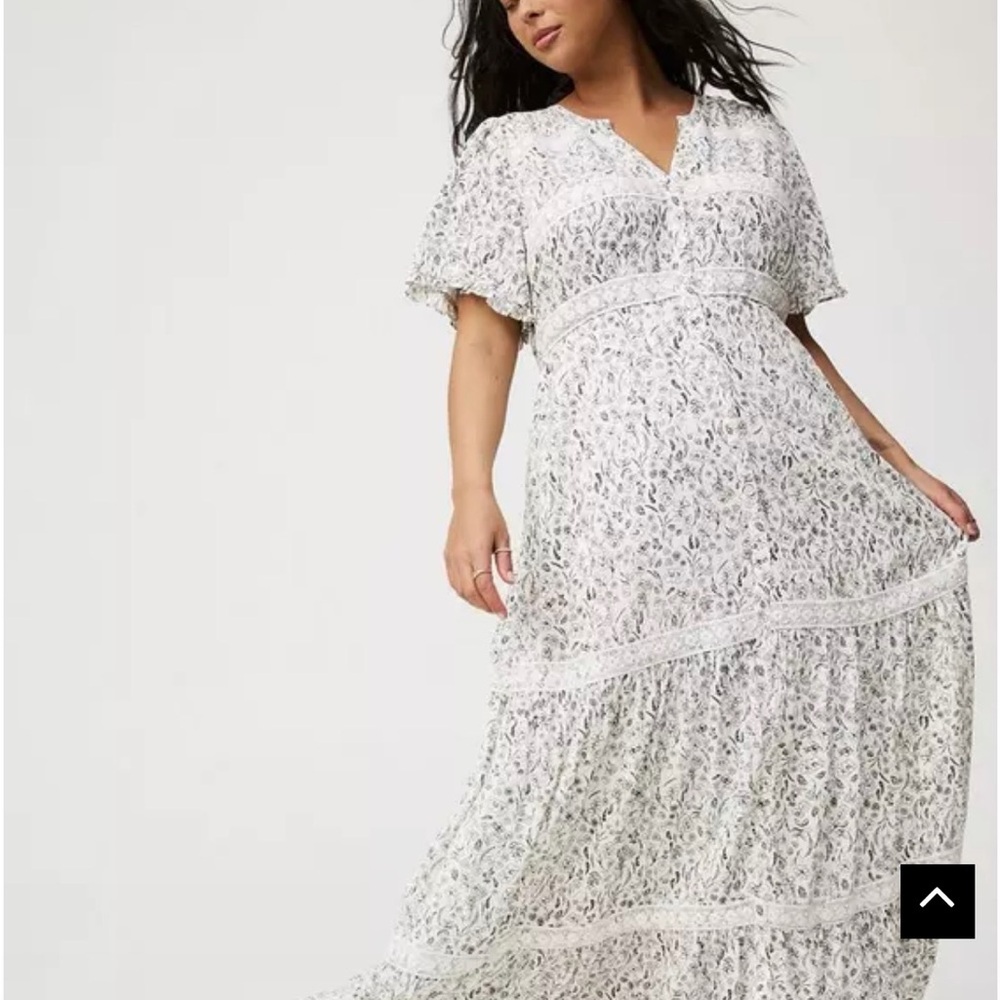 Chic White Floral Maxi Dress